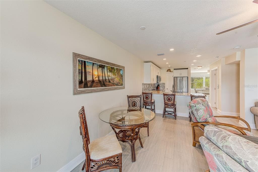 100 WINDRUSH BOULEVARD 2 photo 20