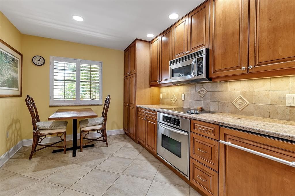 3840 MARINERS WAY 514A photo 12