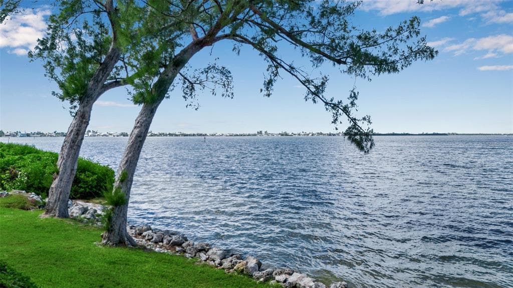 3840 MARINERS WAY 514A photo 5