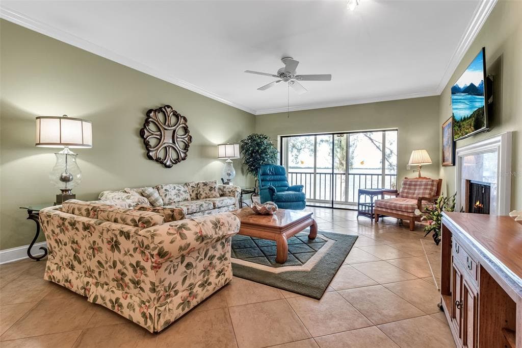 3840 MARINERS WAY 514A photo 15