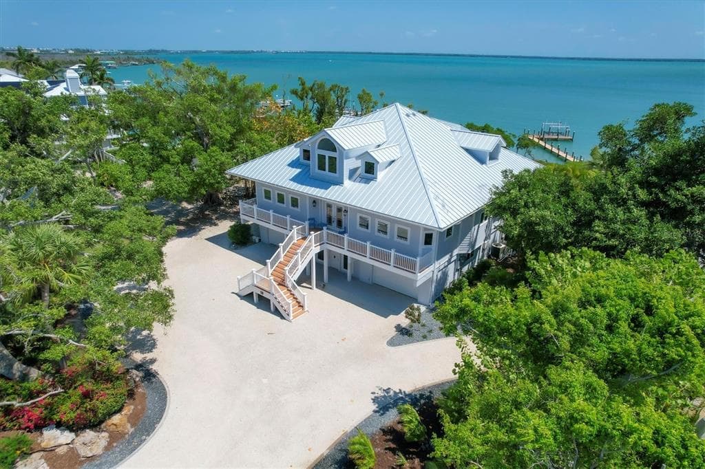 19 GROUPER HOLE DRIVE photo 2