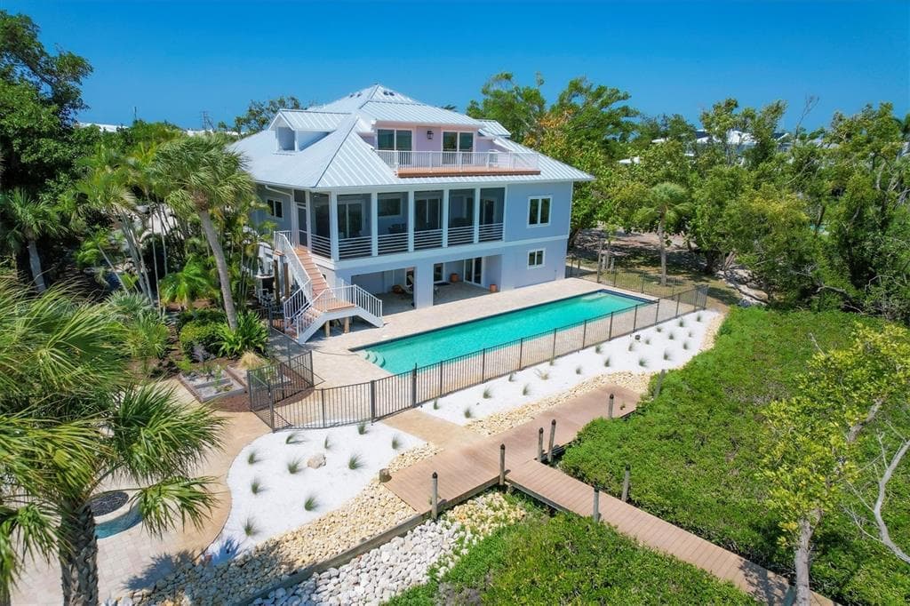 19 GROUPER HOLE DRIVE photo 3