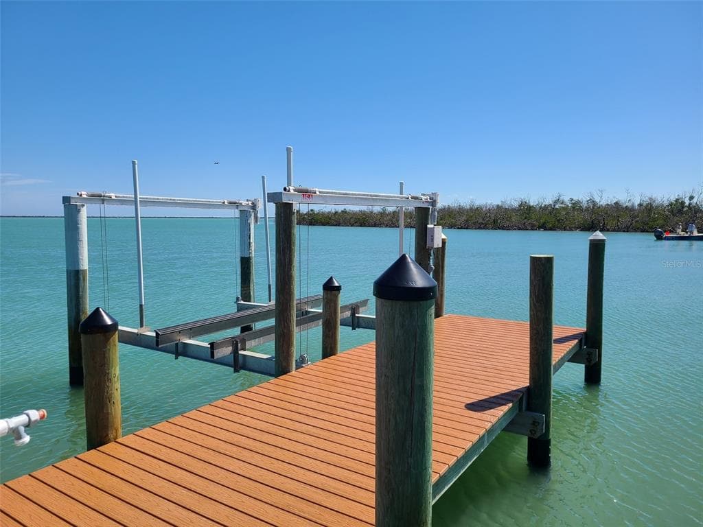 19 GROUPER HOLE DRIVE photo 4