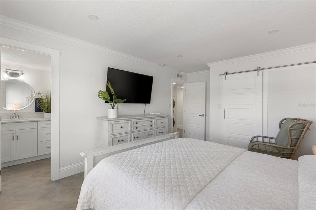 4390 EXETER DRIVE 206 photo 20