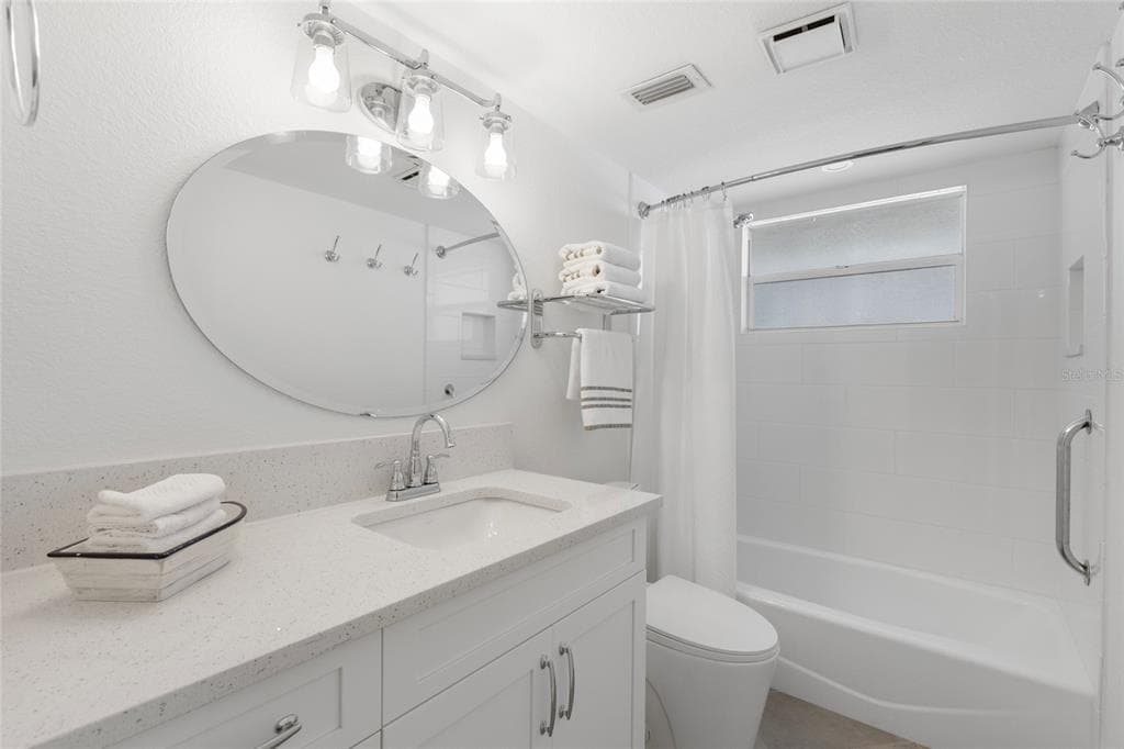 4390 EXETER DRIVE 206 photo 24