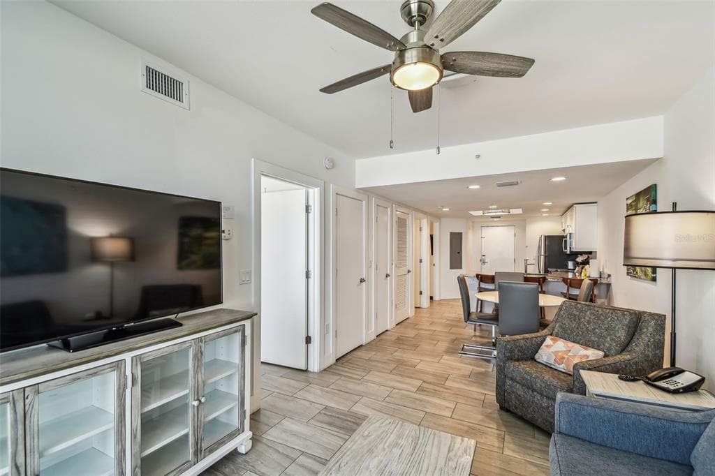 10116 GULF BOULEVARD 502W photo 24