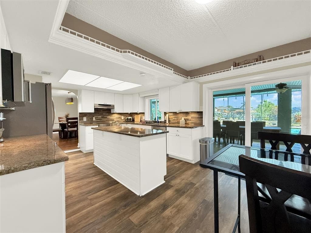 301 QUAY ASSISI photo 15