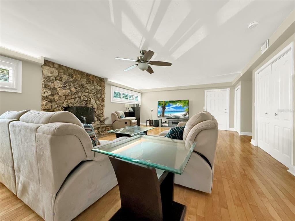 301 QUAY ASSISI photo 21