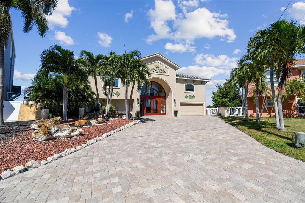 582 JOHNS PASS AVENUE photo 3
