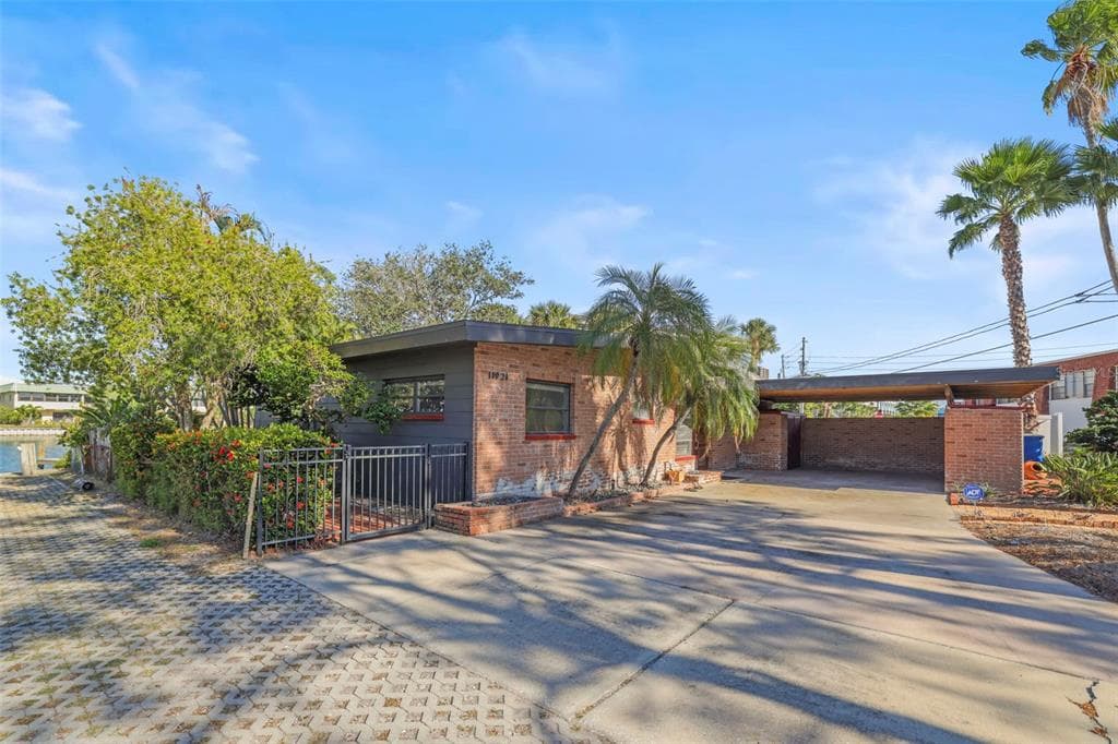 11921 LAGOON LANE photo 2