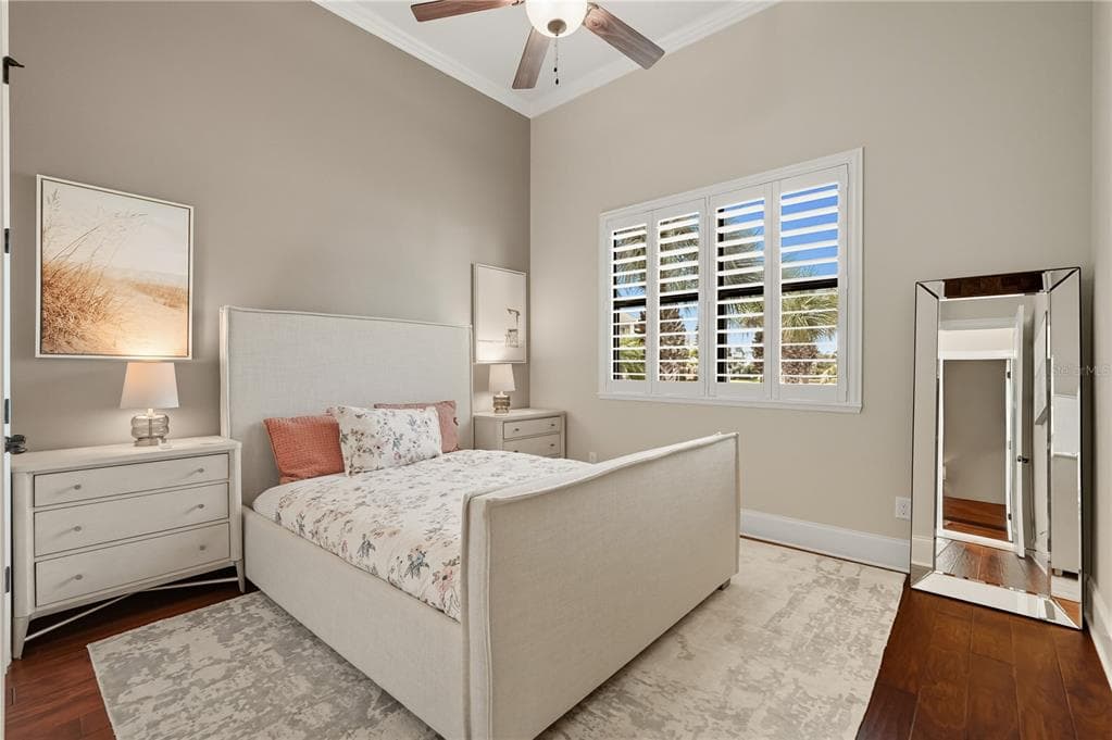 355 OCEAN CREST DRIVE photo 20