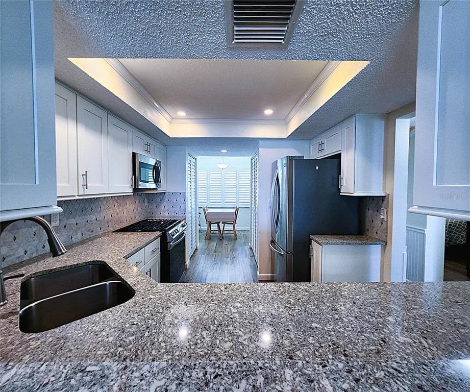 6060 SHORE BOULEVARD S 903 photo 23