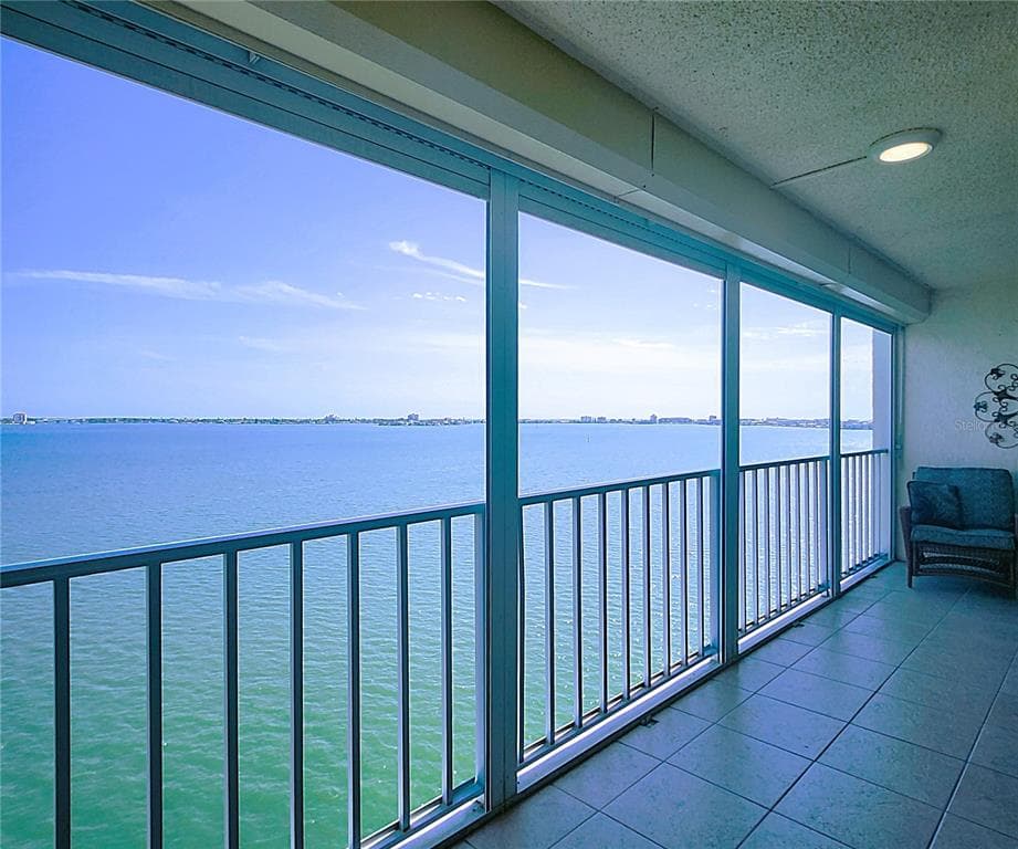 6060 SHORE BOULEVARD S 903 photo 13