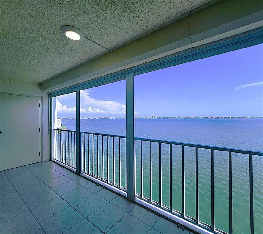 6060 SHORE BOULEVARD S #903 1