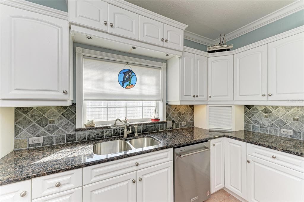 2839 CORAL WAY photo 18