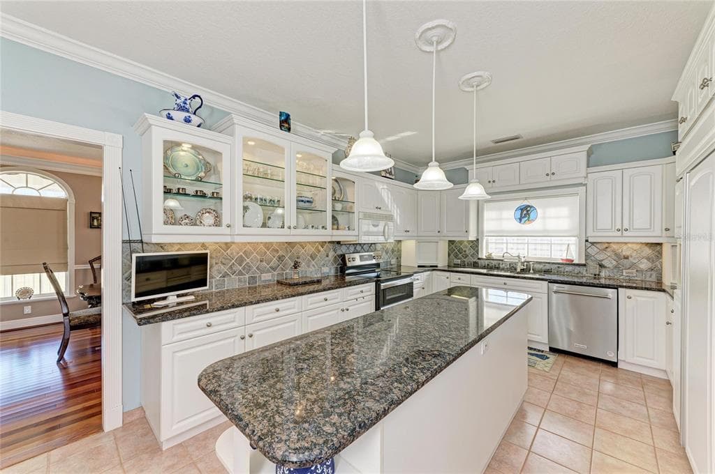 2839 CORAL WAY photo 15
