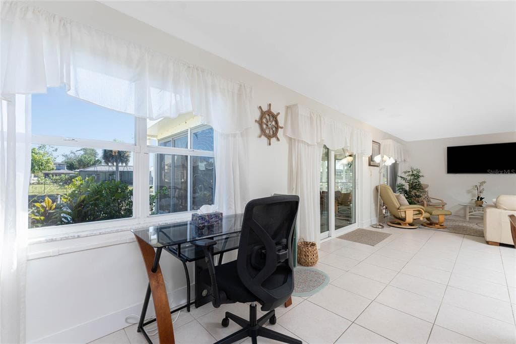 180 PURDY DRIVE photo 20