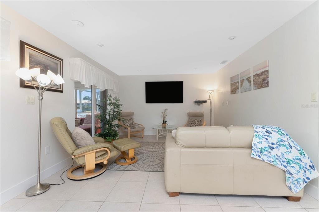 180 PURDY DRIVE photo 24