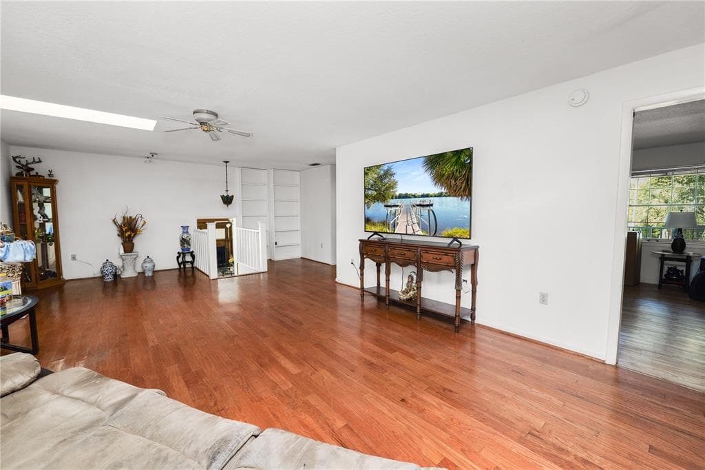 109 NE 4TH AVENUE photo 16