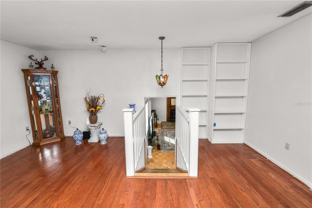 109 NE 4TH AVENUE photo 14