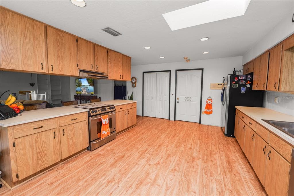 109 NE 4TH AVENUE photo 25
