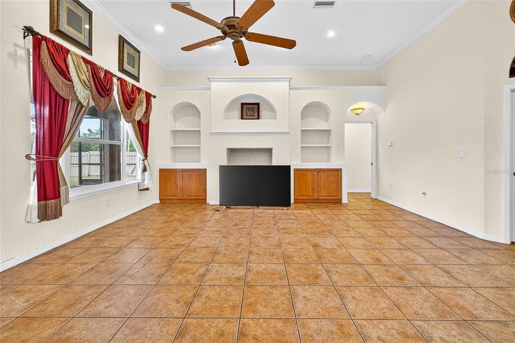 14743 1ST AVENUE E photo 11