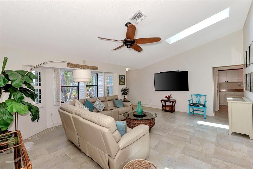 8170 CASA DE MEADOWS DRIVE photo 14