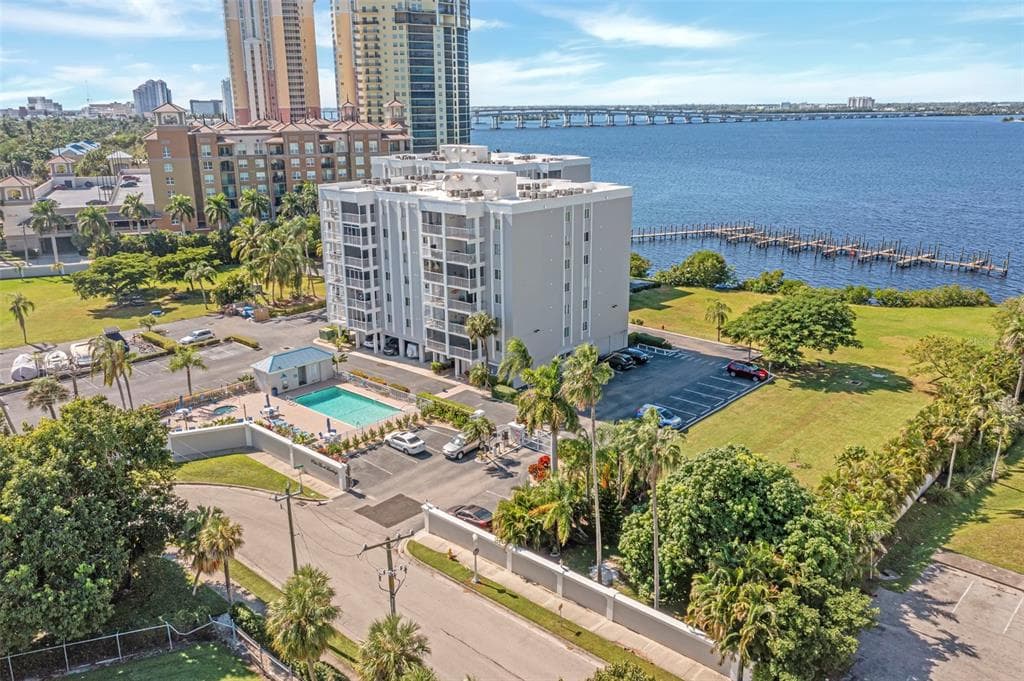 2875 PALM BEACH BOULEVARD 205 photo 3