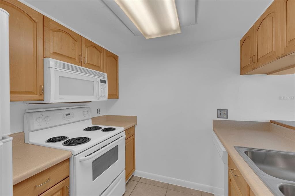 2875 PALM BEACH BOULEVARD 205 photo 10