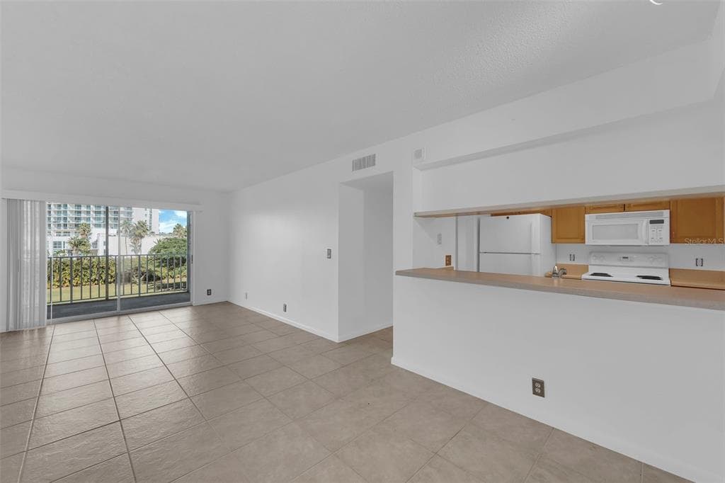 2875 PALM BEACH BOULEVARD 205 photo 4