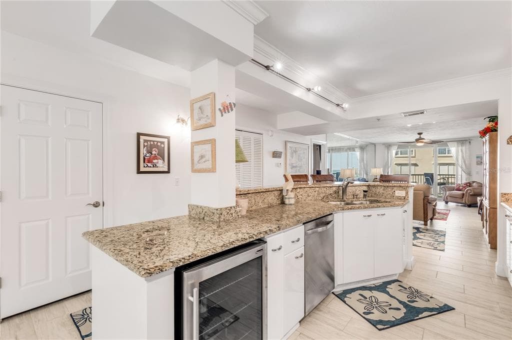 4575 S ATLANTIC AVENUE 6402 photo 22