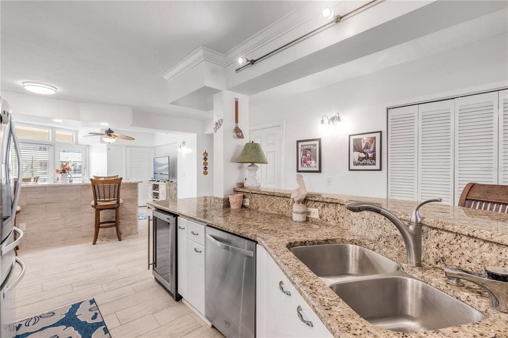 4575 S ATLANTIC AVENUE 6402 photo 25