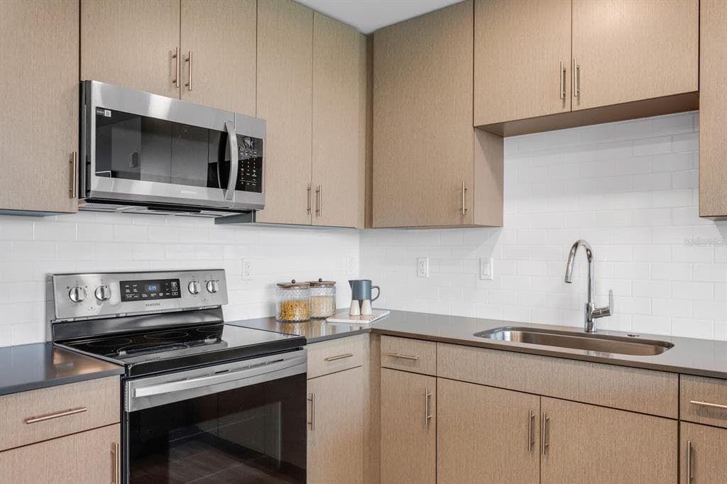 1709 N TAMIAMI TRAIL 503 photo 12