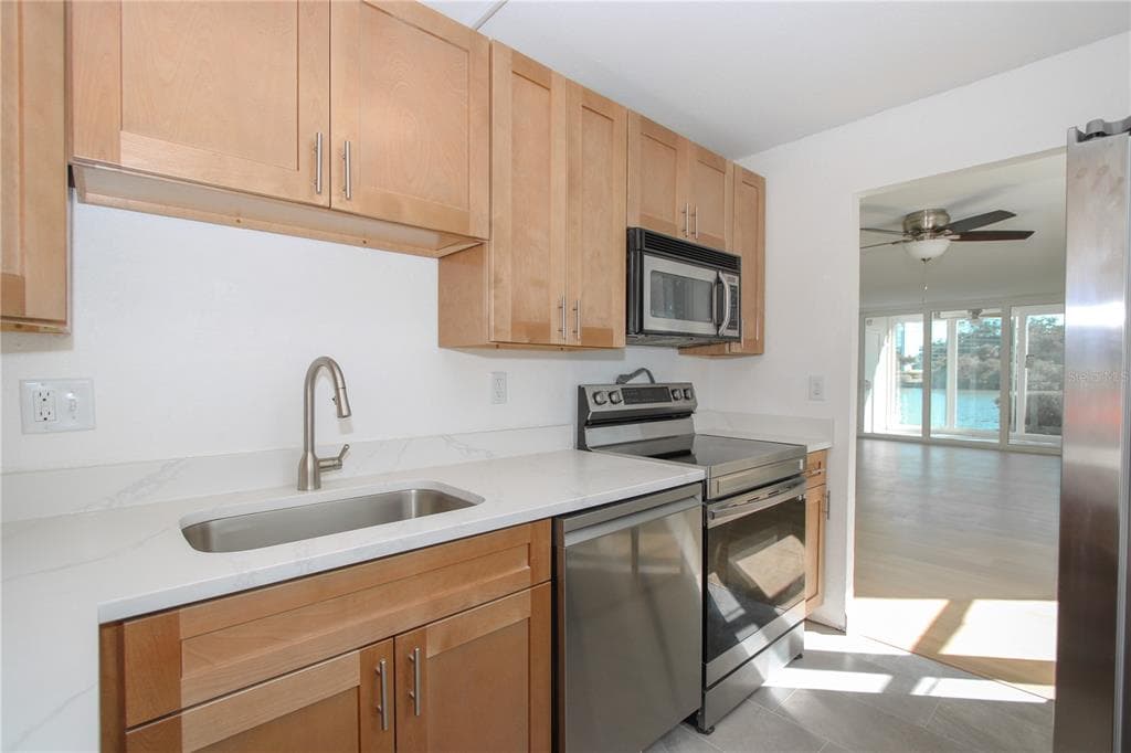 7425 BAY ISLAND DRIVE S 108 photo 17