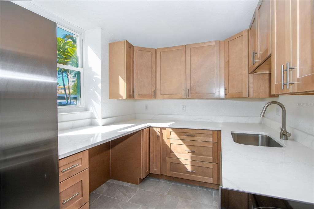 7425 BAY ISLAND DRIVE S 108 photo 12