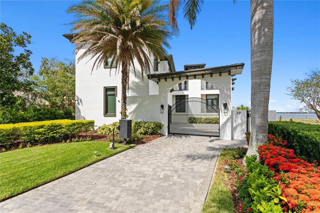 82 MARTINIQUE AVENUE 1