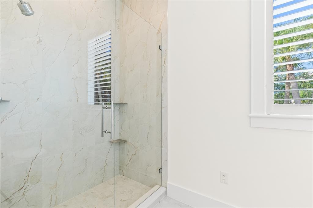 4070 LOOMIS AVENUE photo 25