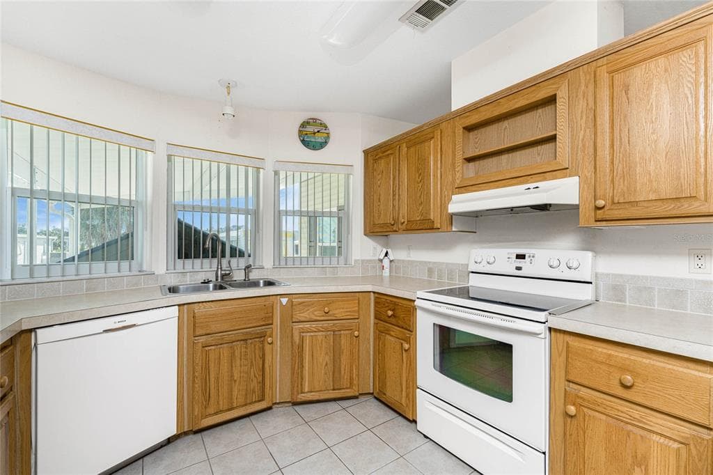 1891 ENGLEWOOD ROAD 81 photo 12