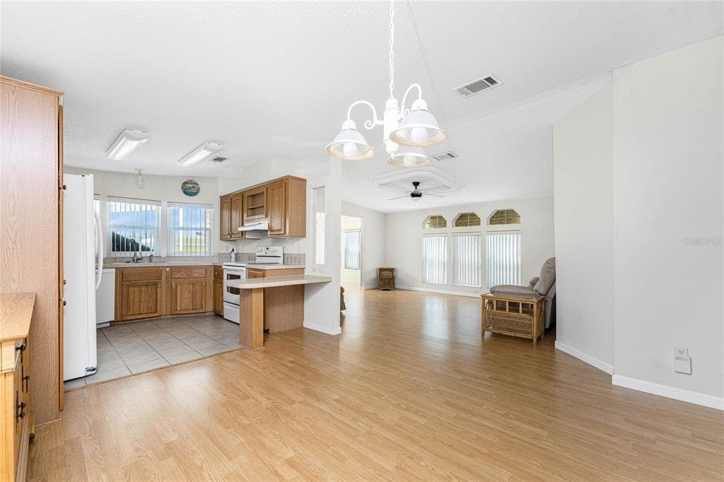 1891 ENGLEWOOD ROAD 81 photo 22