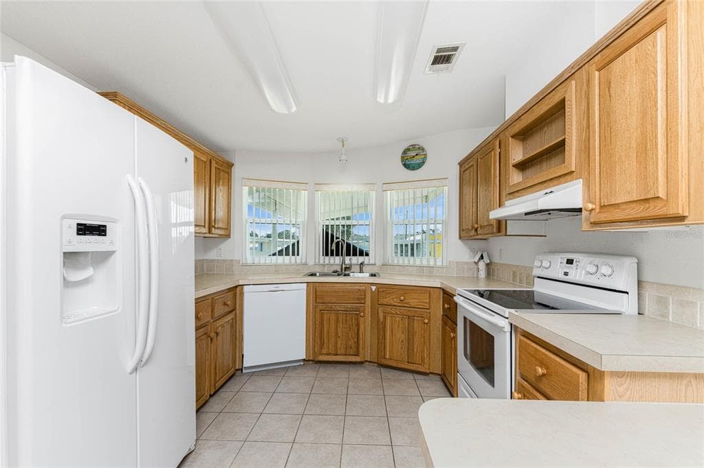 1891 ENGLEWOOD ROAD 81 photo 15