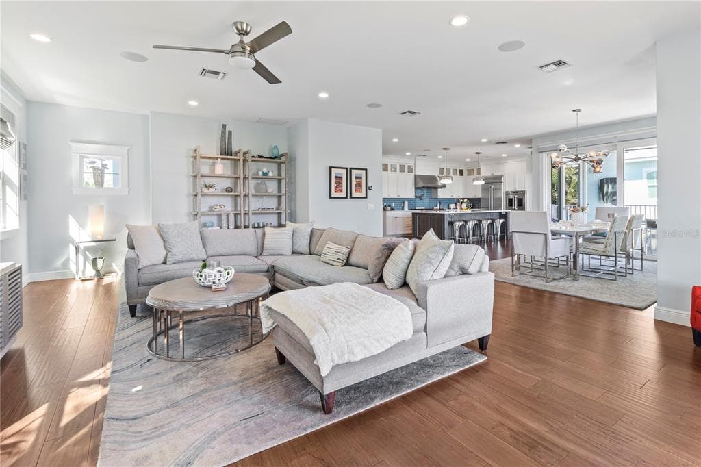 519 VILLA ROSA WAY photo 23