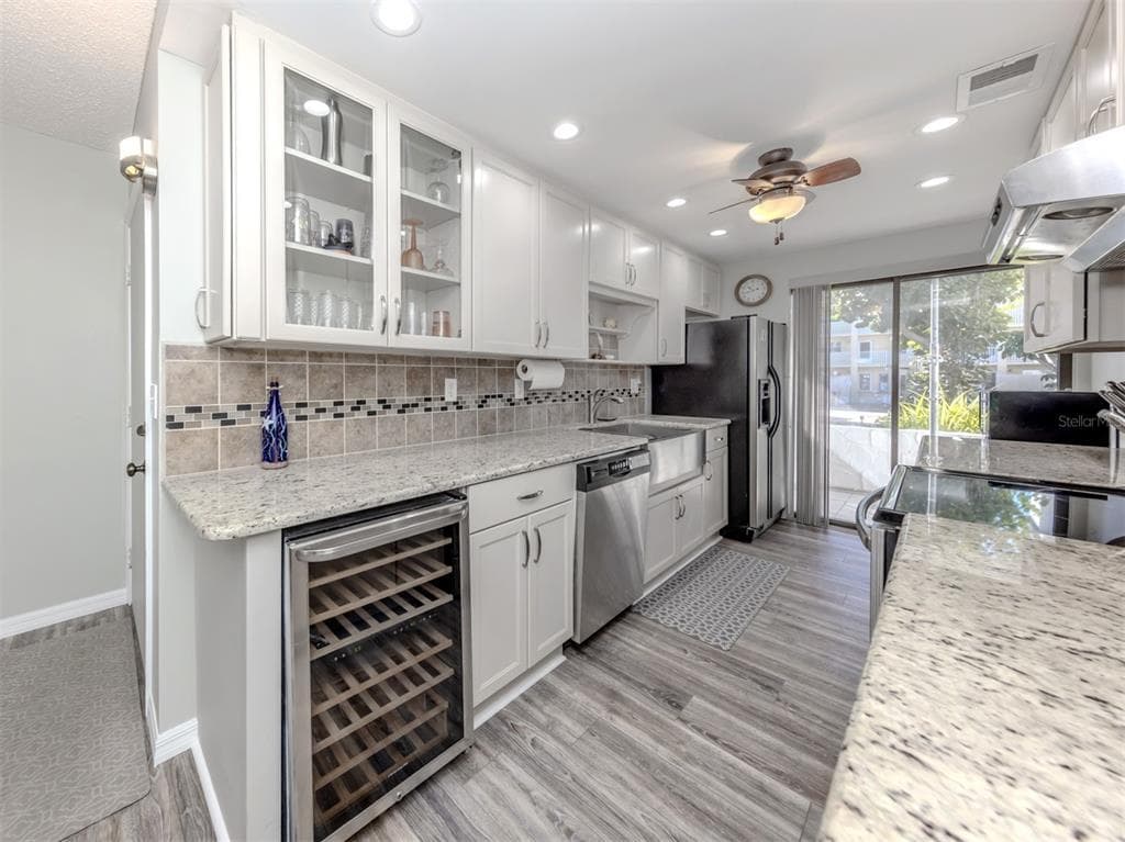 1555 TARPON CENTER DRIVE 140 photo 6