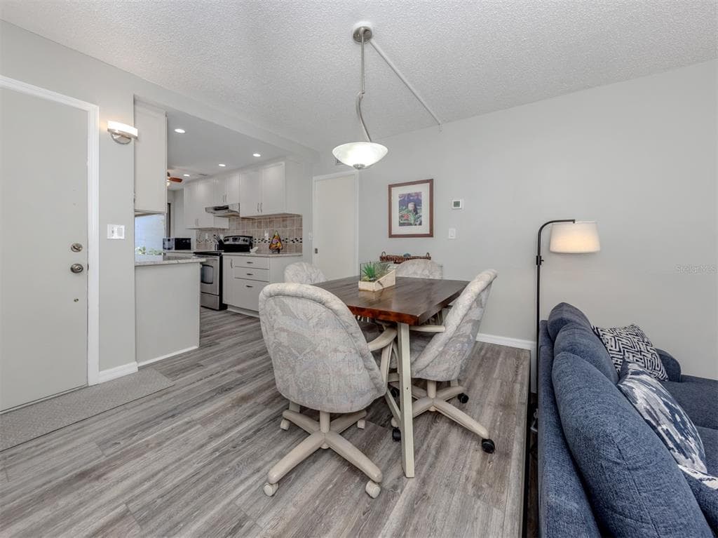 1555 TARPON CENTER DRIVE 140 photo 3