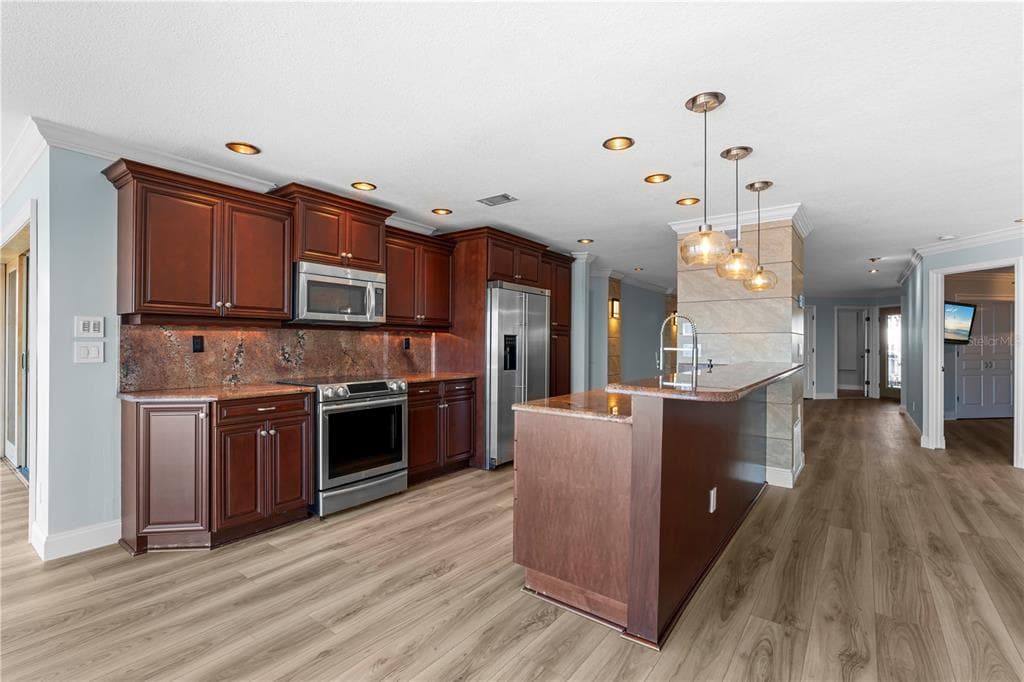 1600 W MARION AVENUE 234 photo 8