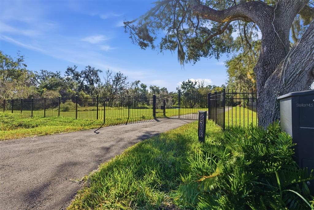 2506 HAWK GRIFFIN ROAD photo 4