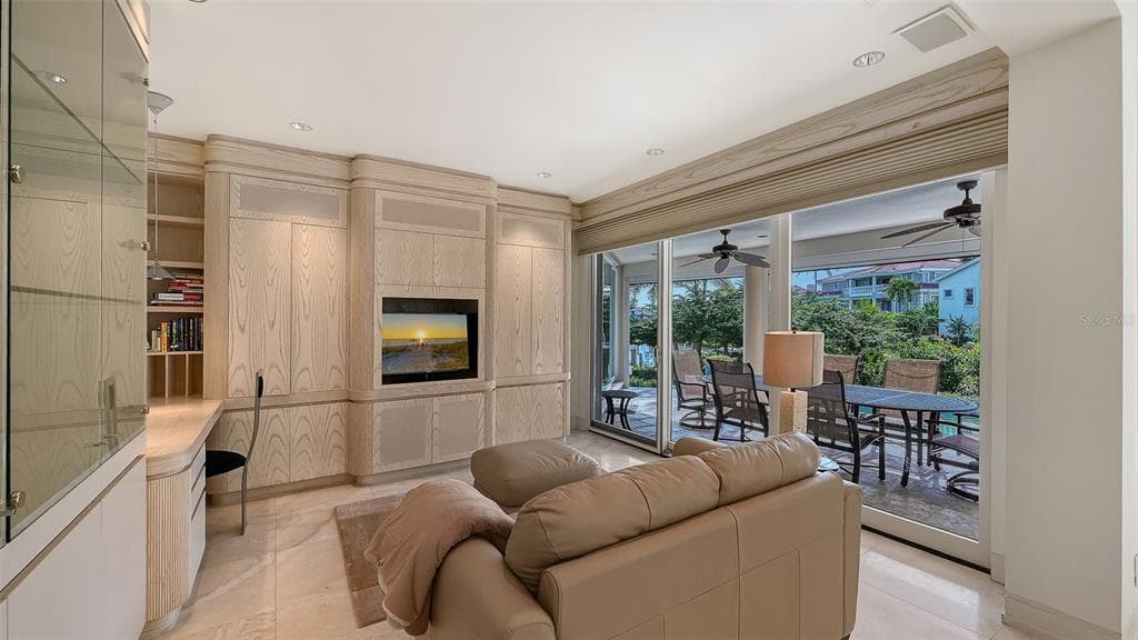 510 HARBOR GATE WAY photo 24