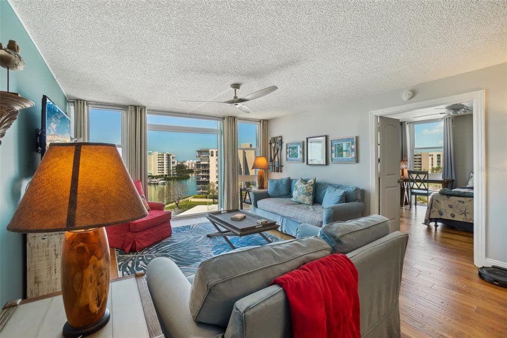 7400 SUN ISLAND DRIVE S 712 photo 8