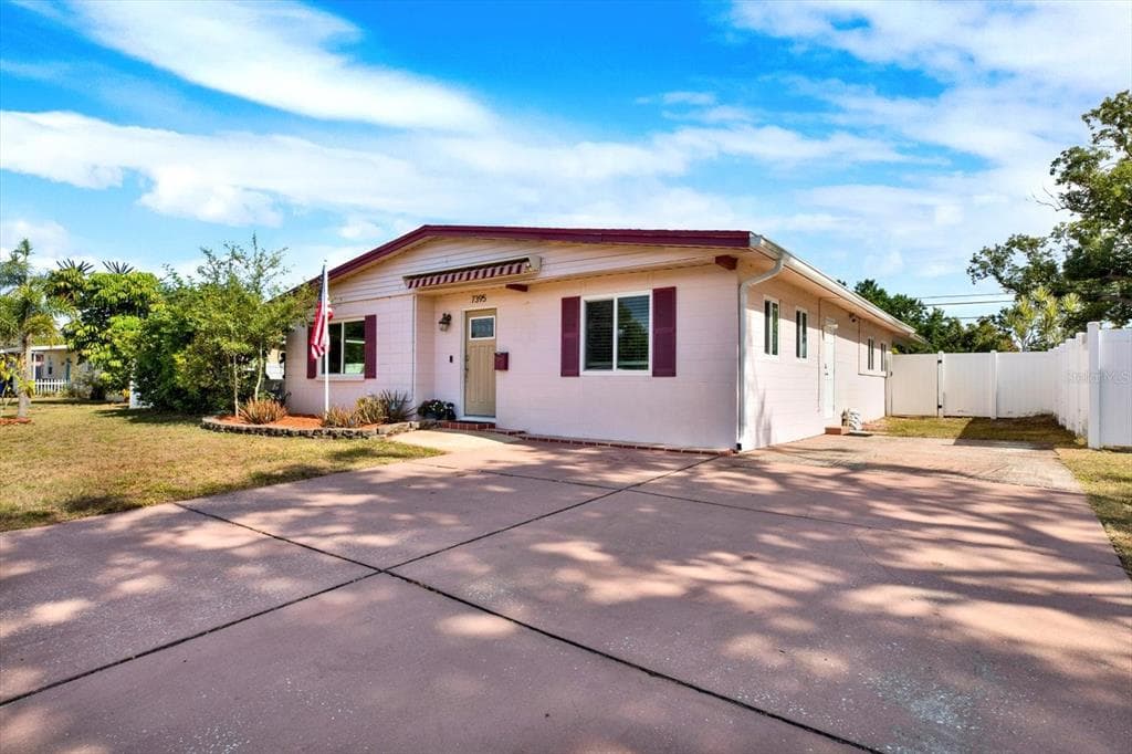 7395 18TH STREET N photo 2