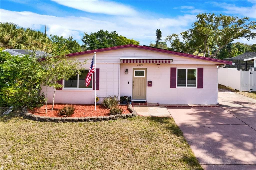 7395 18TH STREET N photo 3