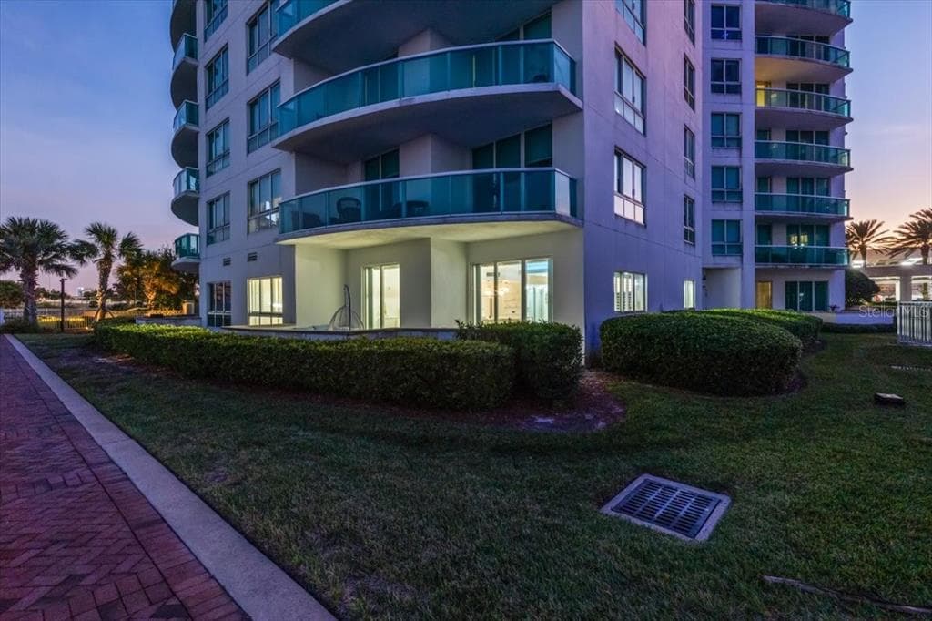 231 RIVERSIDE DRIVE 102 photo 19